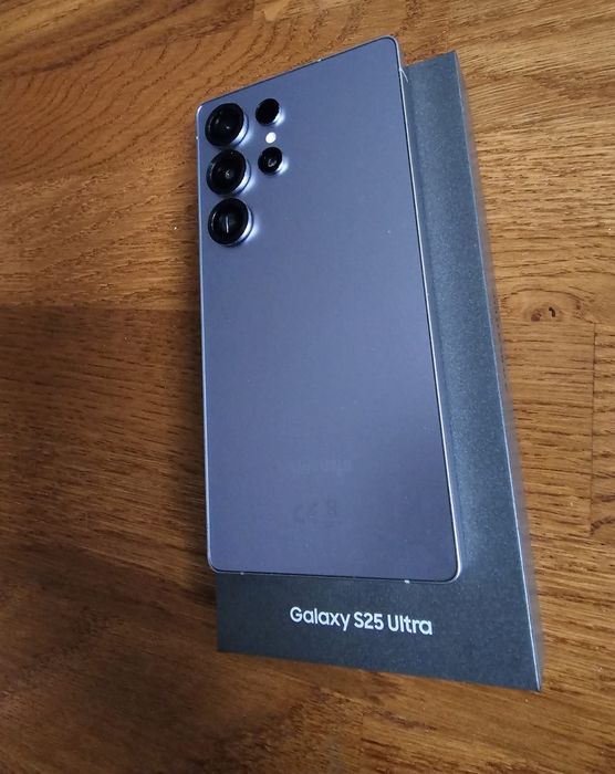 Vând samsung S25 Ultra