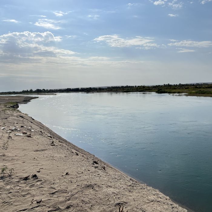 Земля вдоль реки Или