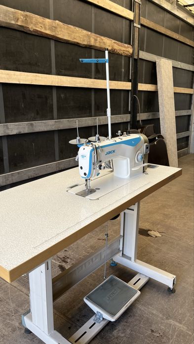Швейная машинка JACK F4