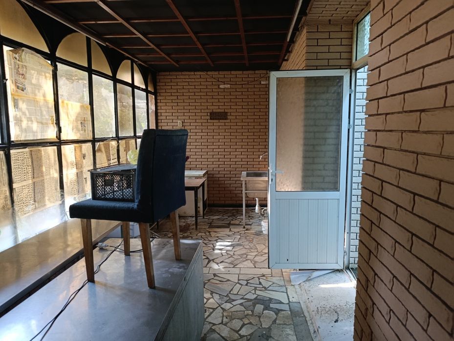 Ижарага берлади, бизнес учун, мебел ва жихозлар билан бино таер.