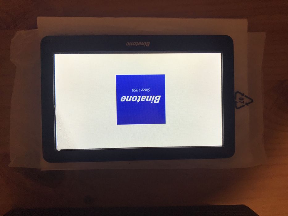 Навигация Binatone със стойка и зарядно