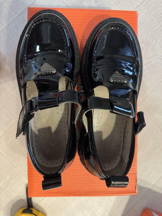 Продам школьные туфли для девочки Tiflani