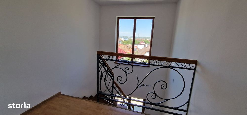 Casa 210 mp, tip duplex, 300 mp curte libera, zona Trei Stejari