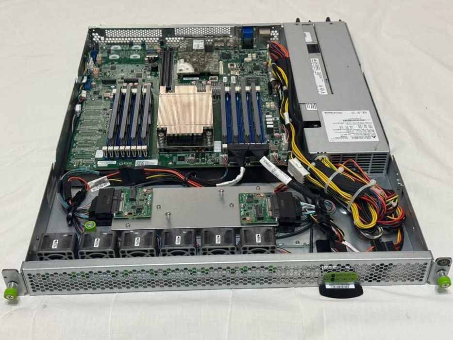 Server HYVE Edge Metal G10 - AMD Epyc 7642 48C/96T - TYAN S8036