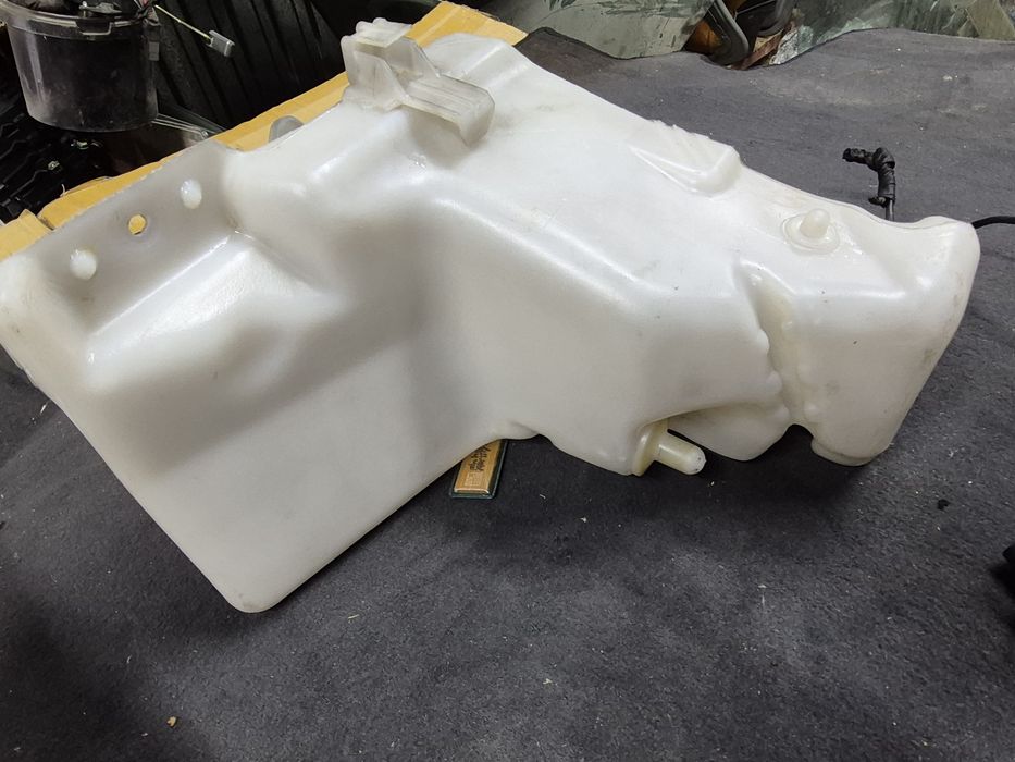 Бачок омывателя Mercedes w202