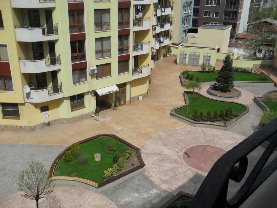 Тристаен апартамент в ново строителство в Смирненски