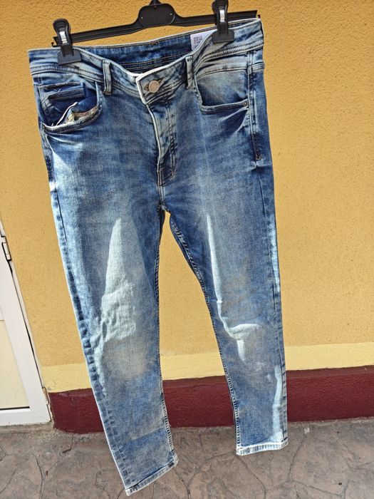 Blugi skinny pentru barbati