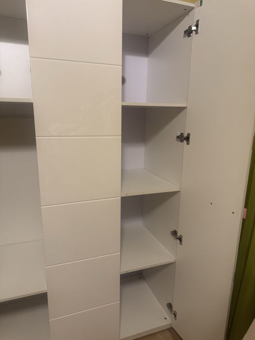 Гардероб с рамери: Височина 195, дълбочина 56, дължина 120