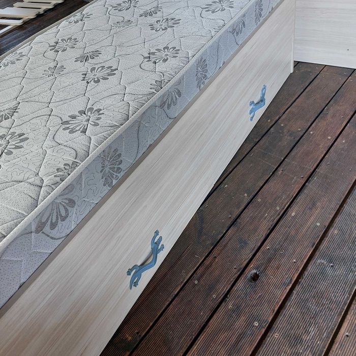 Дървено детско легло