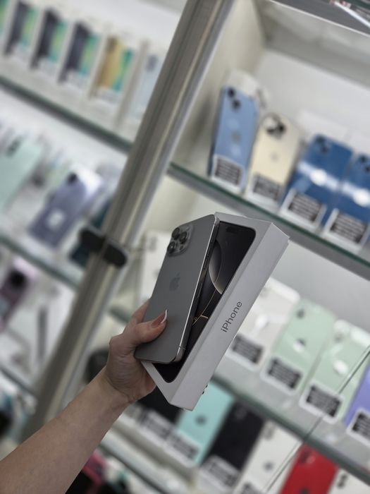 Humor GSM oferă spre vânzare / iPhone 16 Pro Max / 256 GB / Natural Titanium / Garanție 12 luni / Rate