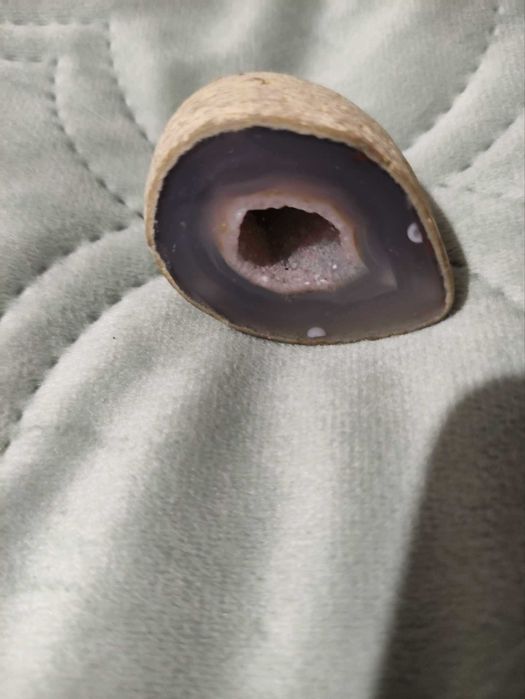 Колекция естествени кристали и полускъпоценни камъни