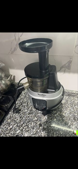 Продается зеркала , диван , кондицонер и соковыжемалка