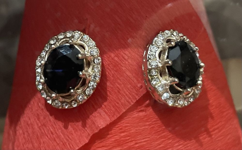 Комплект набор серьги и сережки.