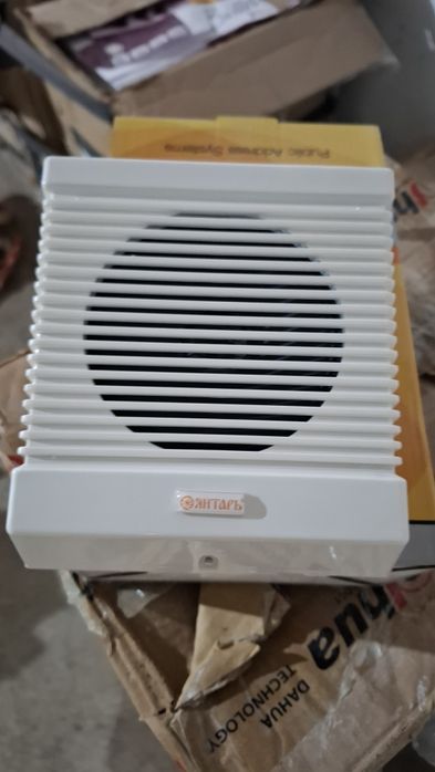 Янтарь громкоговоритель.