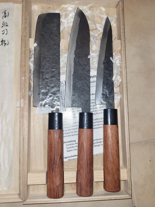 Set de 3 cutite in cutie de lemn