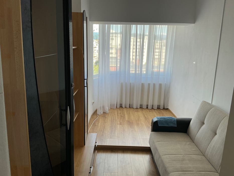 Inchiriez apartament cu 3 camere, decomandat mobilat si utilat, pe Traian, privat