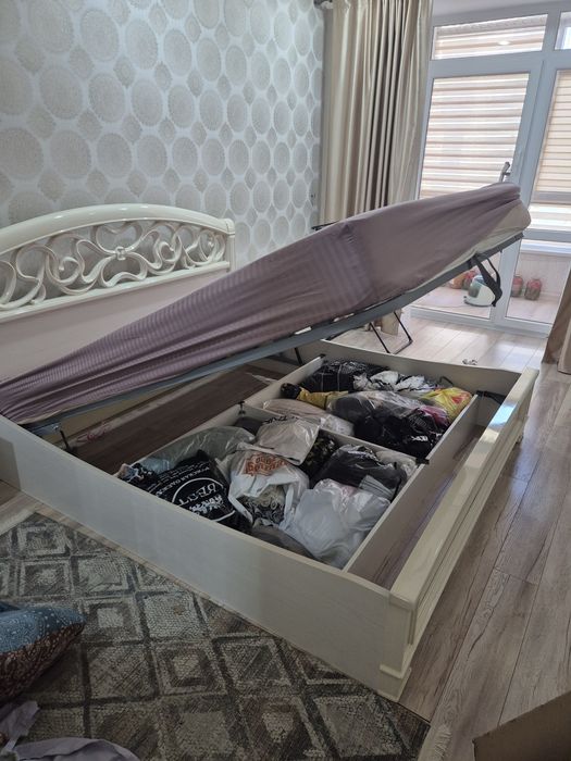 Спальная кровать