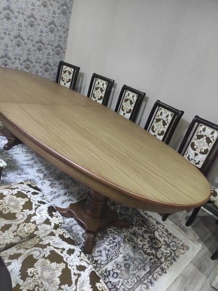 Продается стол и стулья