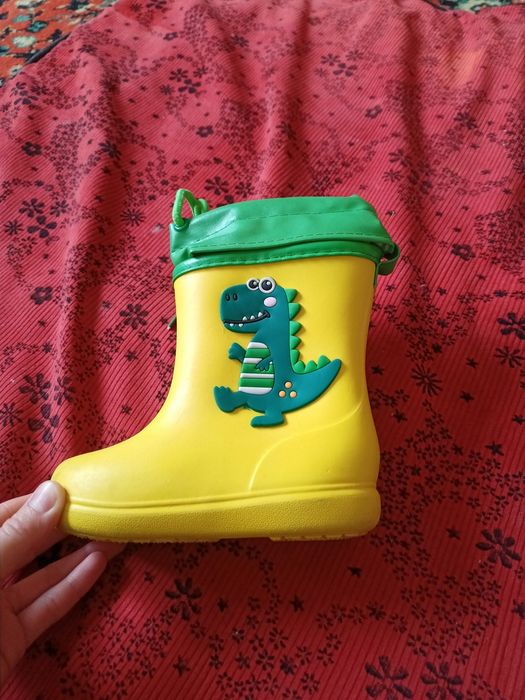 За все 70 000 Детская обувь  в хорошем состоянии