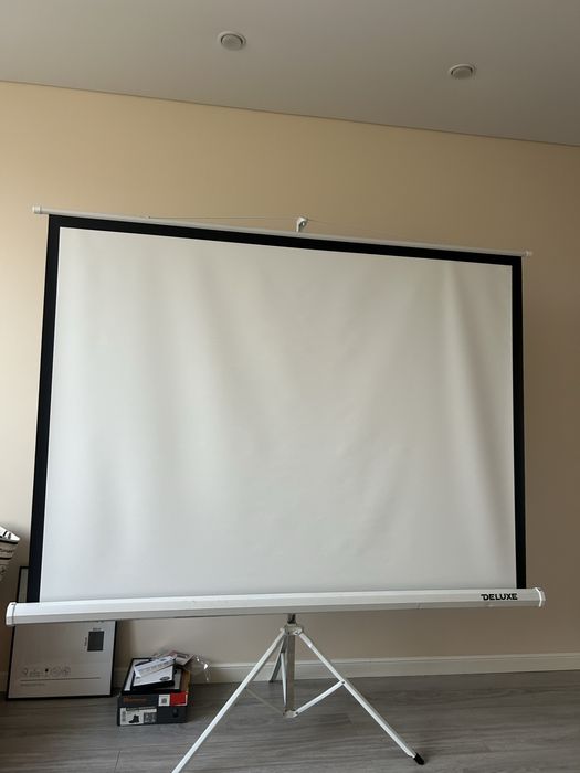 Проектор и экран