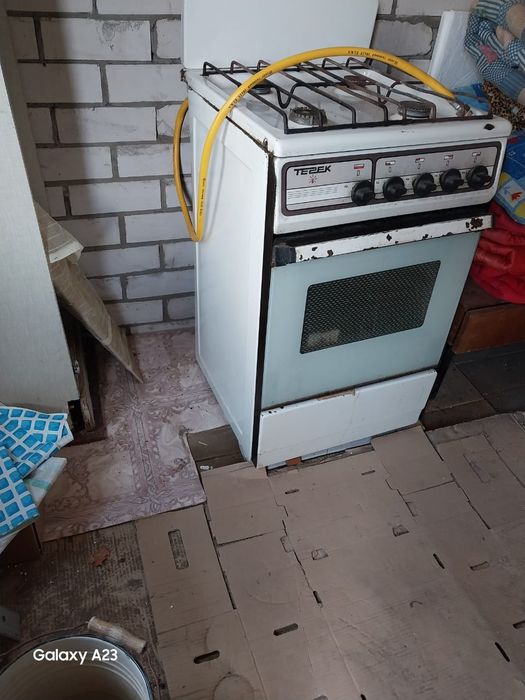 Продам газовую плиту.
