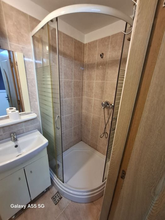 De închiriat garsoniera la casa.