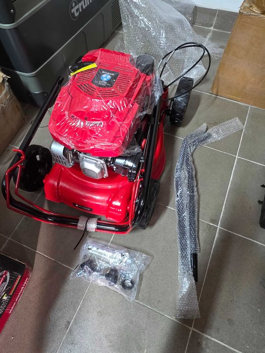 Masina de tuns iarba Einhell GC-PM 402 cu motor termic