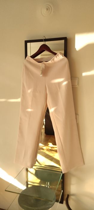 Панталони на марката MANGO, нови, (М-L)