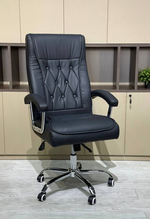 Офисное кресло для руководителя модель Born