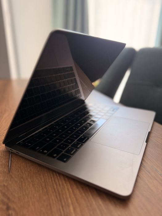 Като НОВ Macbook Pro Mid 2017