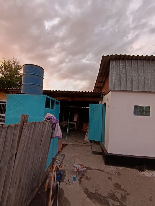 Үй сатылады. Келіп көріңіздер.