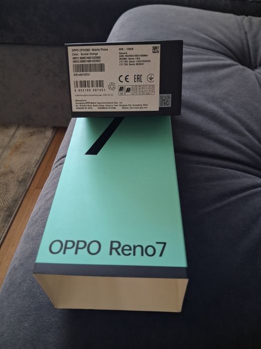 Телефон OPPO Reno7