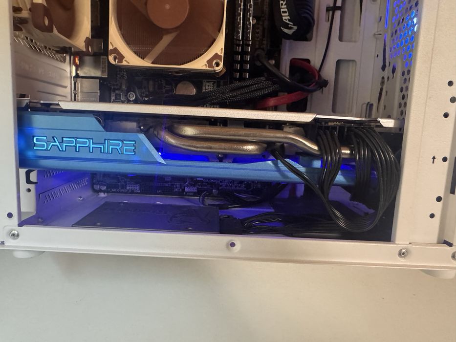 Vand pc  in stare foarte buna ofer si mouse tastatura casti