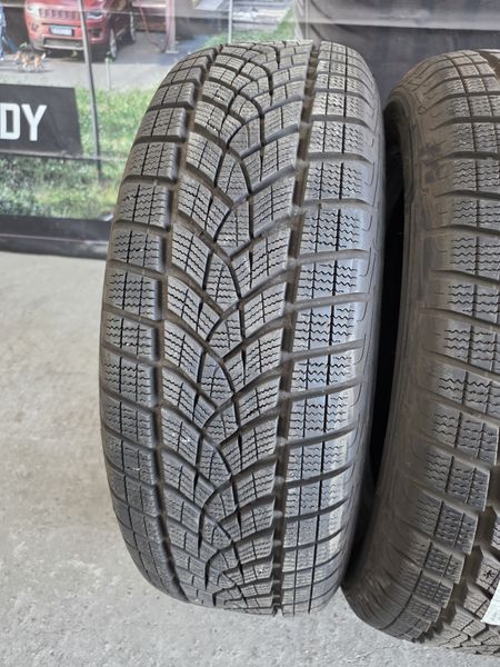 225/60/18 Goodyear 4бр