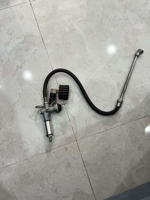 Пистолет для подкачки шин.