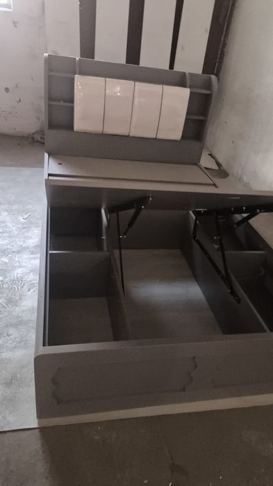 Двуспальная кровать