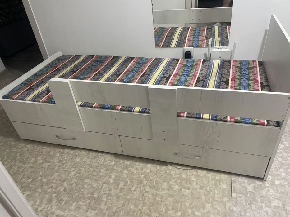 Кровать белая детская срочно продам самовывоз