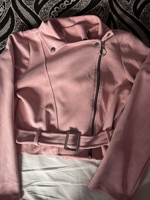 Geacă roz de piele, 150 lei