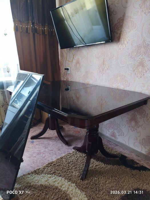 Стол черного цвета