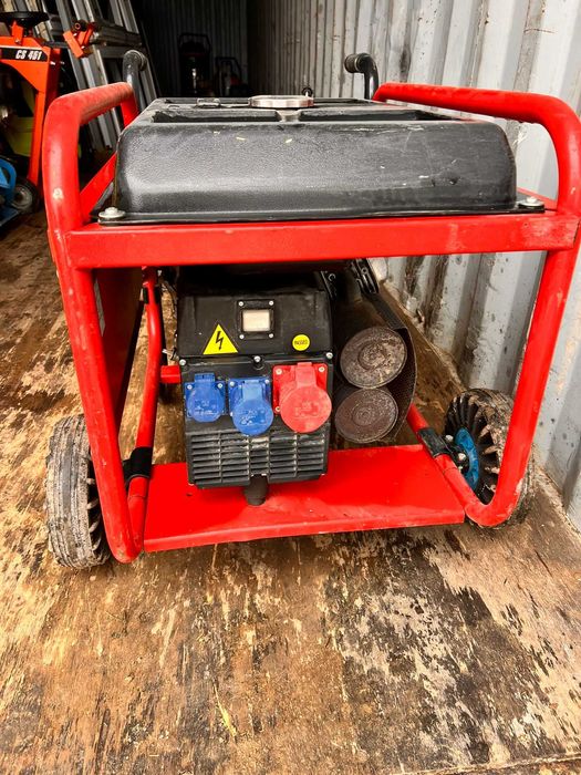 DE INCHIRIAT! Generatoare de curent 5/6kW