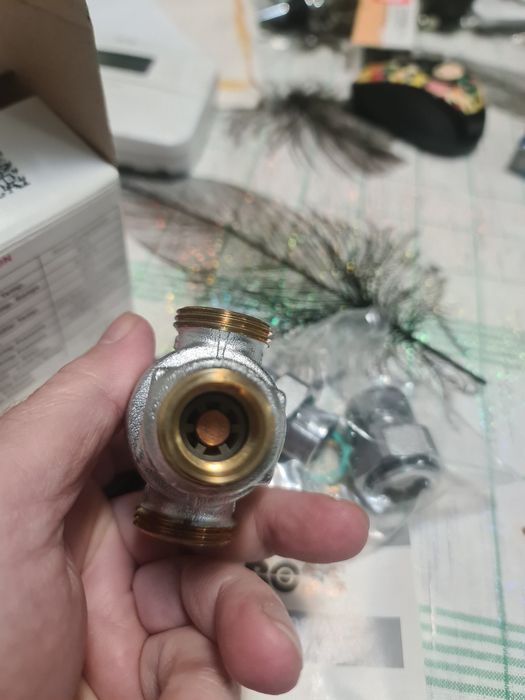 Vând Vana termostatică BOSS 15mm UK – completă, originală,neutilizată