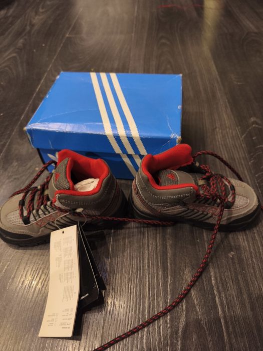 Нови детски боти Adidas.