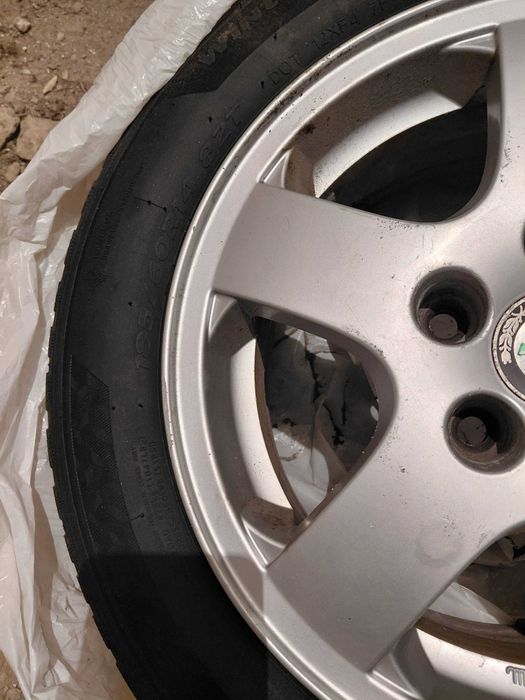Jante aliaj originale cu anvelope de iarna 185 60 r14 Skoda Fabia