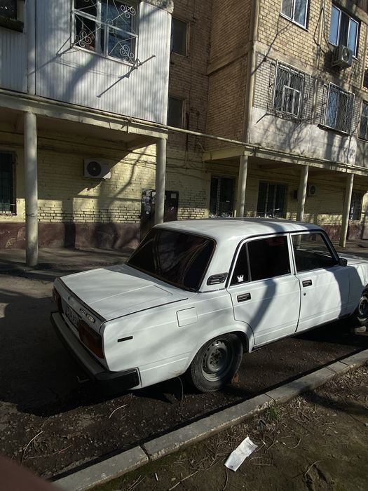 Машина на ходу со