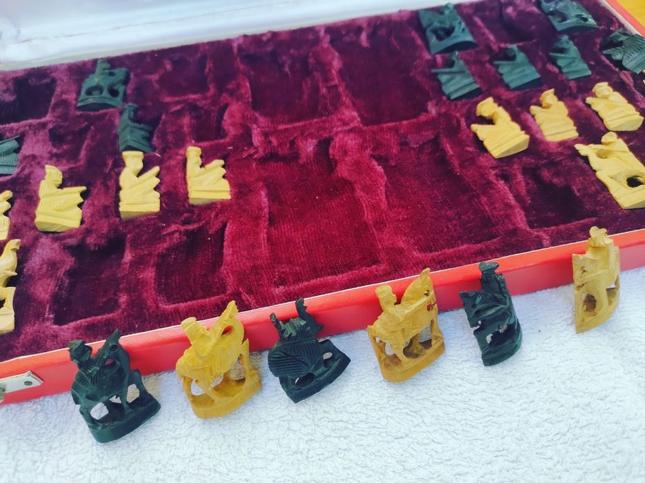 Занаятчийски, индийски шахматни фигури от абанос, ръчна изработка