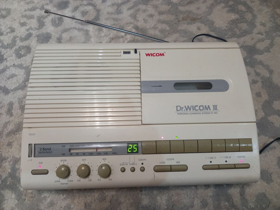 Кассетный магнитафон и радио