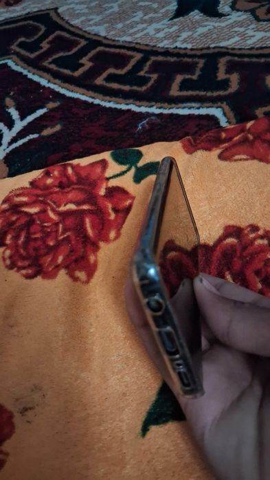 Samsung galaxy - s9 eqrani kuygan