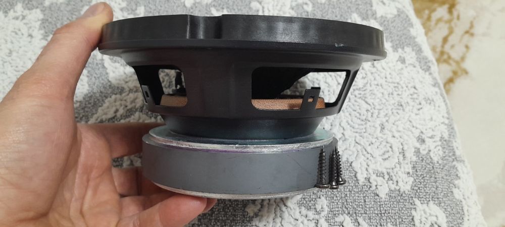 Продам мидбас. В количестве 2шт.