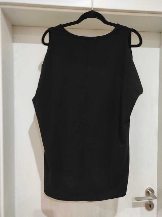 Къса тениска рокля с голи рамене Moschino