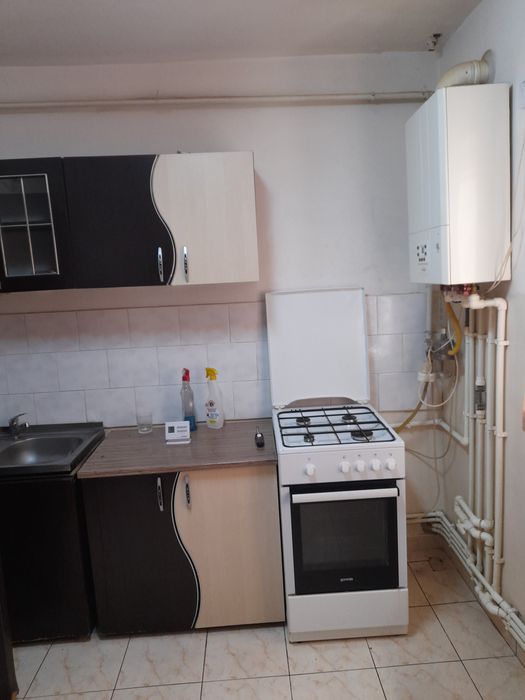 Inchiriez apartament 1 cameră,comfort 1 de 38 mp la parter.